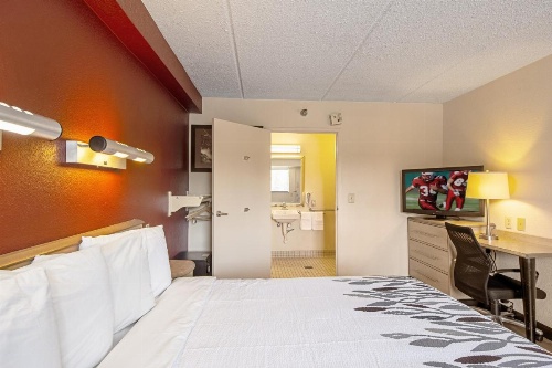 Red Roof Inn Milford - New Haven image 10