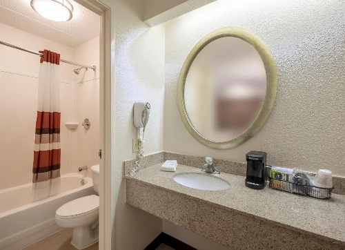 Red Roof Inn Milford - New Haven image 4