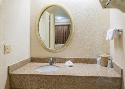 Red Roof Inn Milford - New Haven image 5